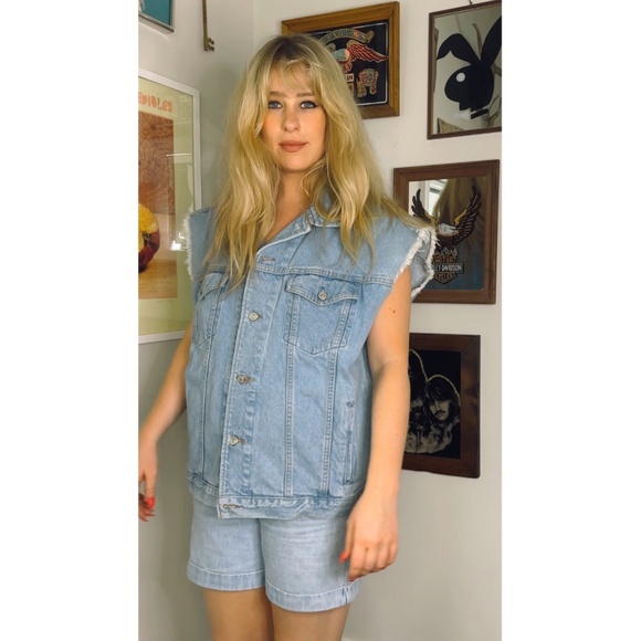 Vintage International Denim Light Wash Vest • Button Front • Trucker Fit - M/L - Picture 1 of 10